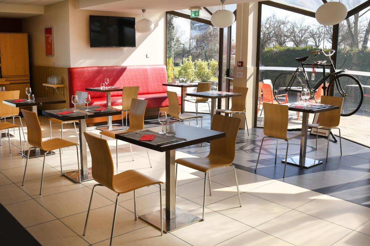 Ibis Saintes Hotel Bagian luar foto