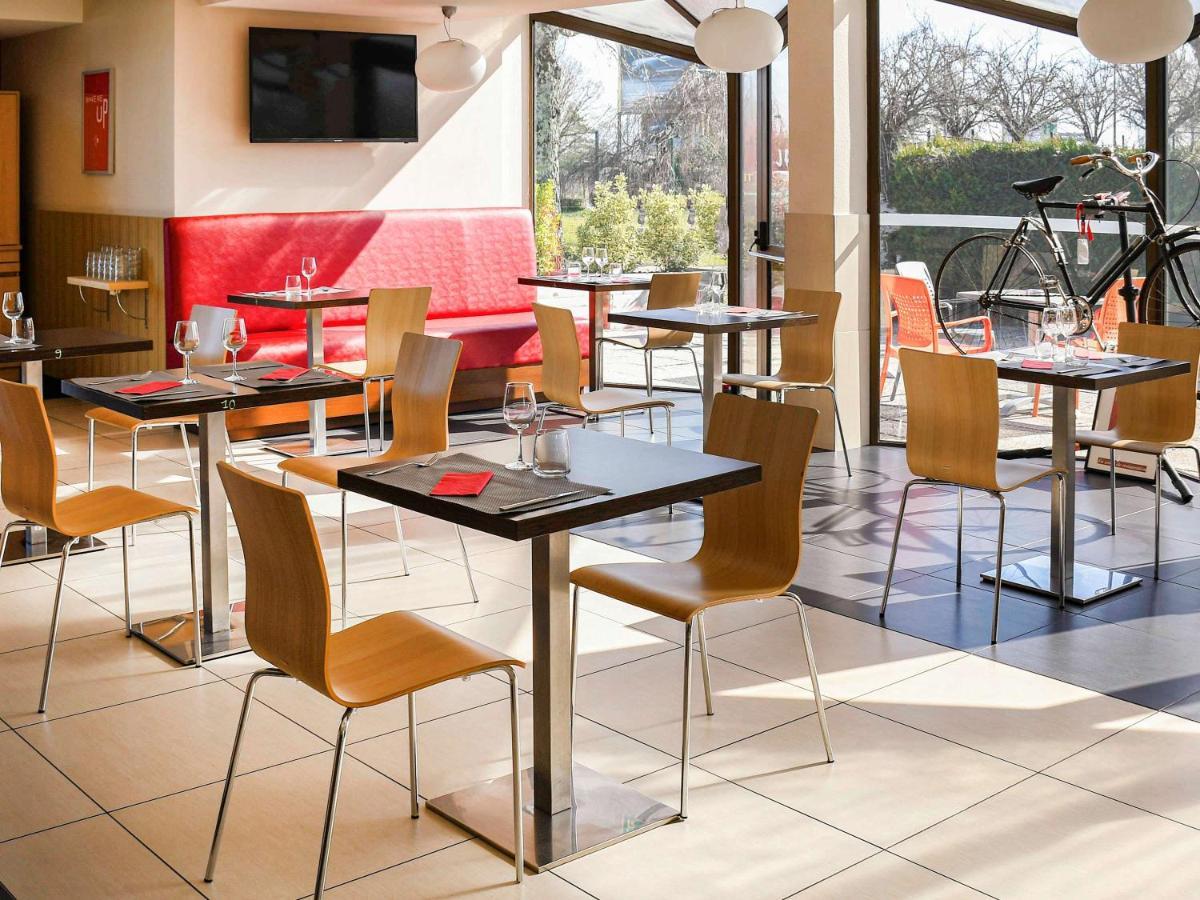 Ibis Saintes Hotel Bagian luar foto