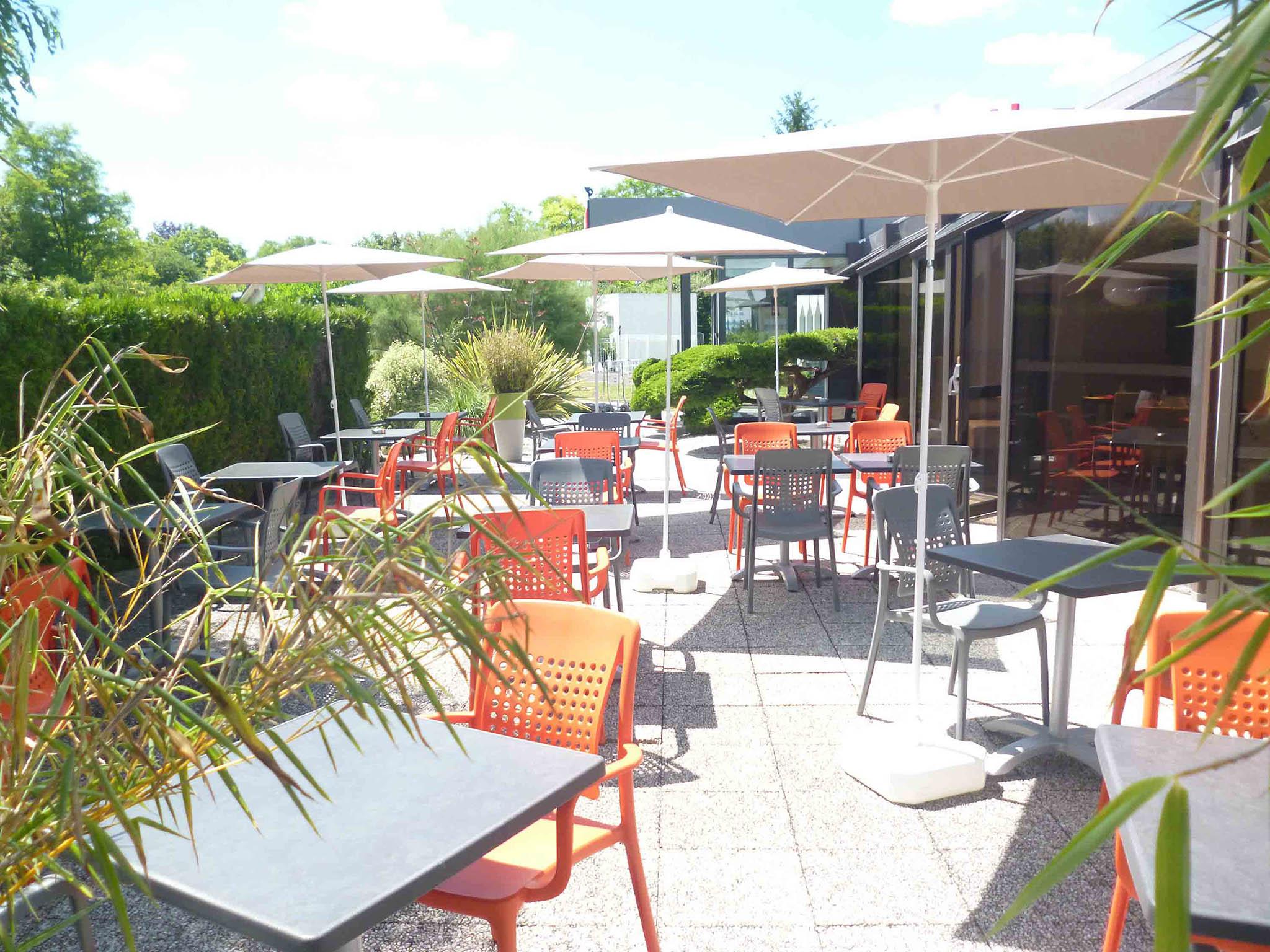 Ibis Saintes Hotel Bagian luar foto
