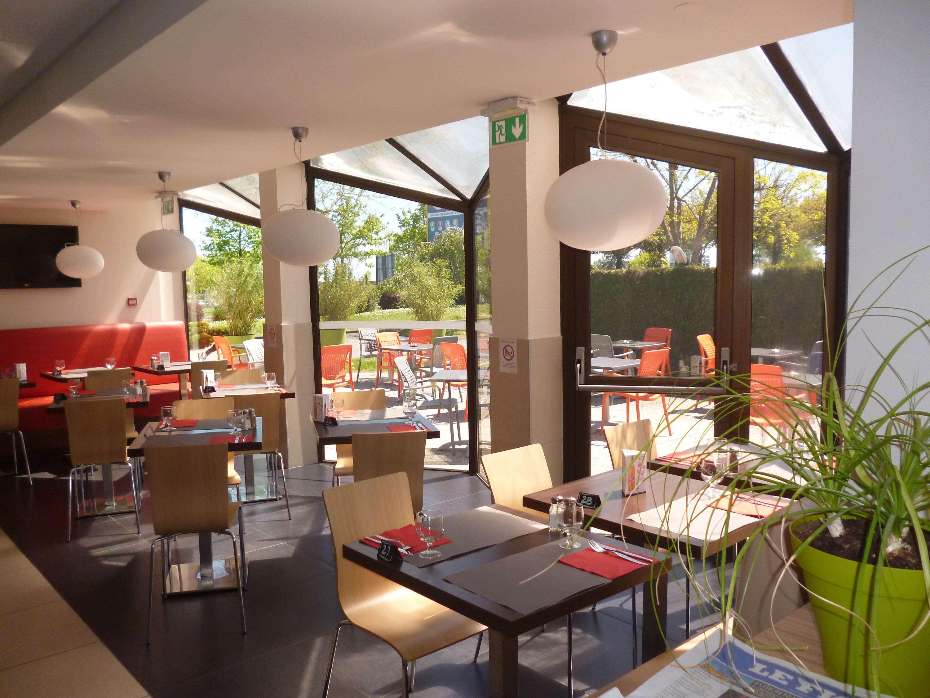 Ibis Saintes Hotel Bagian luar foto