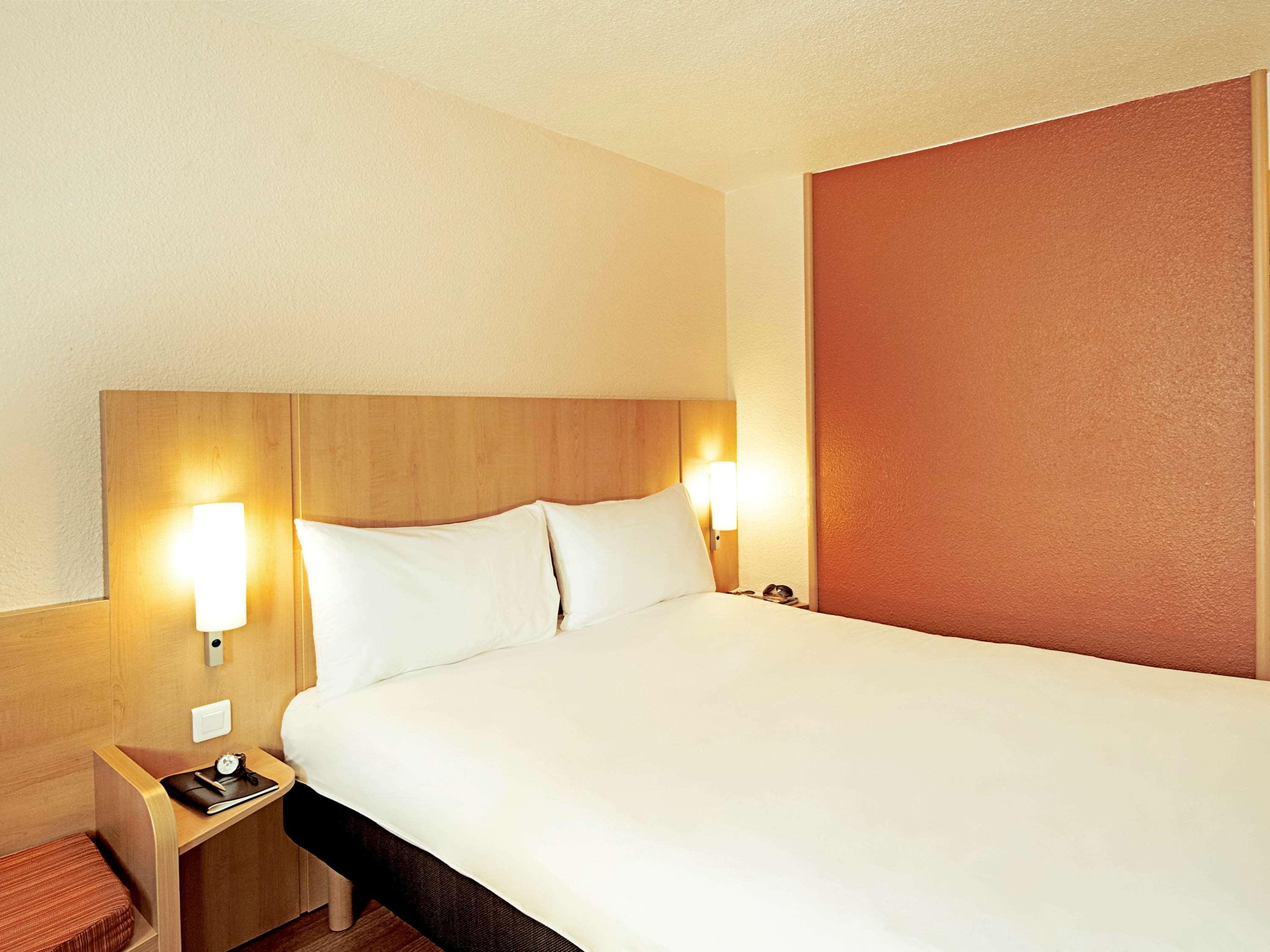 Ibis Saintes Hotel Bagian luar foto