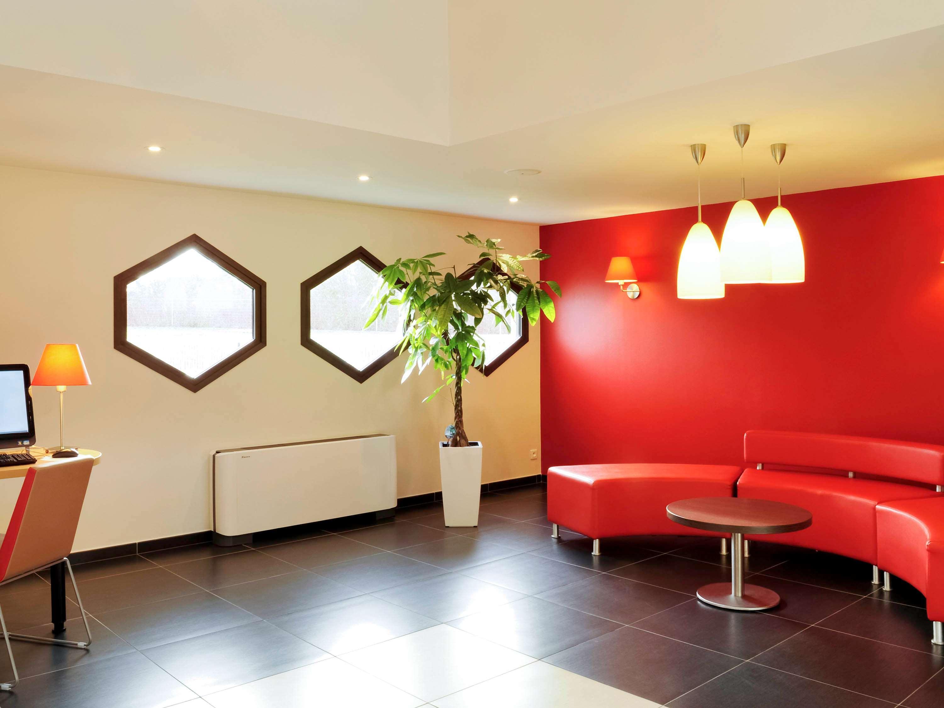 Ibis Saintes Hotel Bagian luar foto