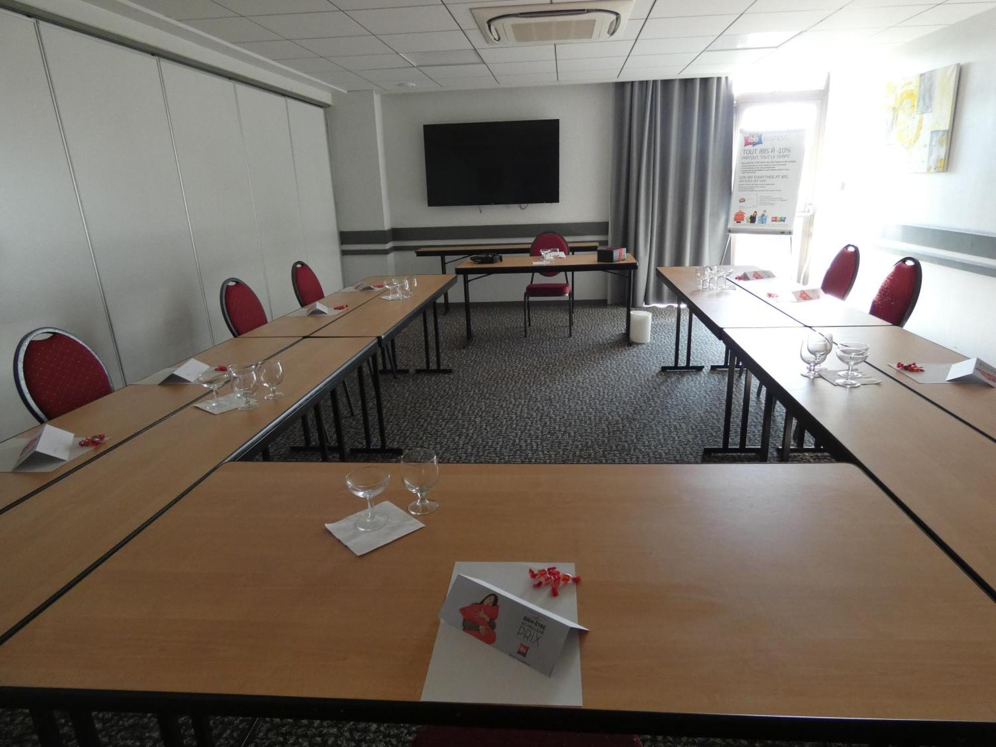 Ibis Saintes Hotel Bagian luar foto