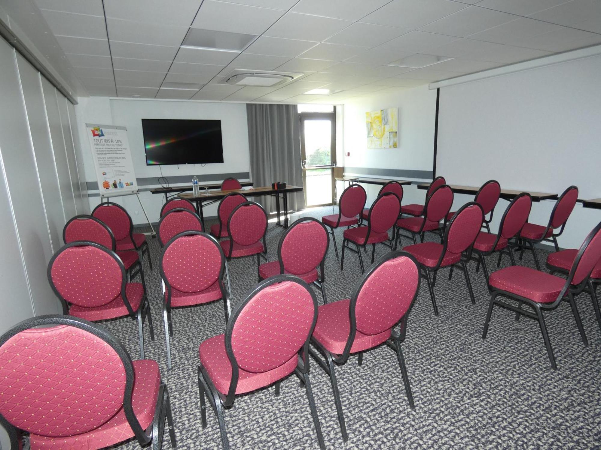 Ibis Saintes Hotel Bagian luar foto