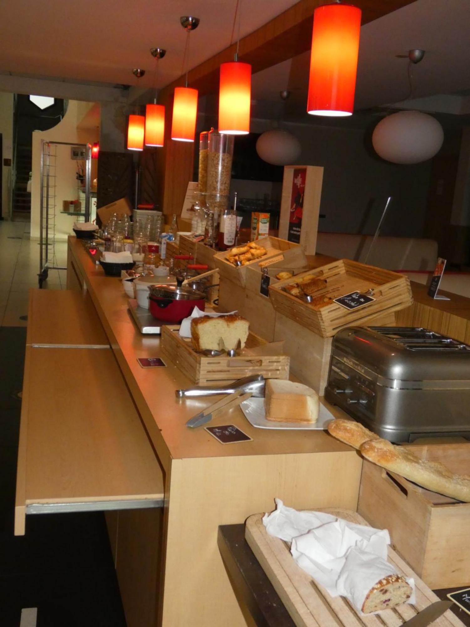 Ibis Saintes Hotel Bagian luar foto