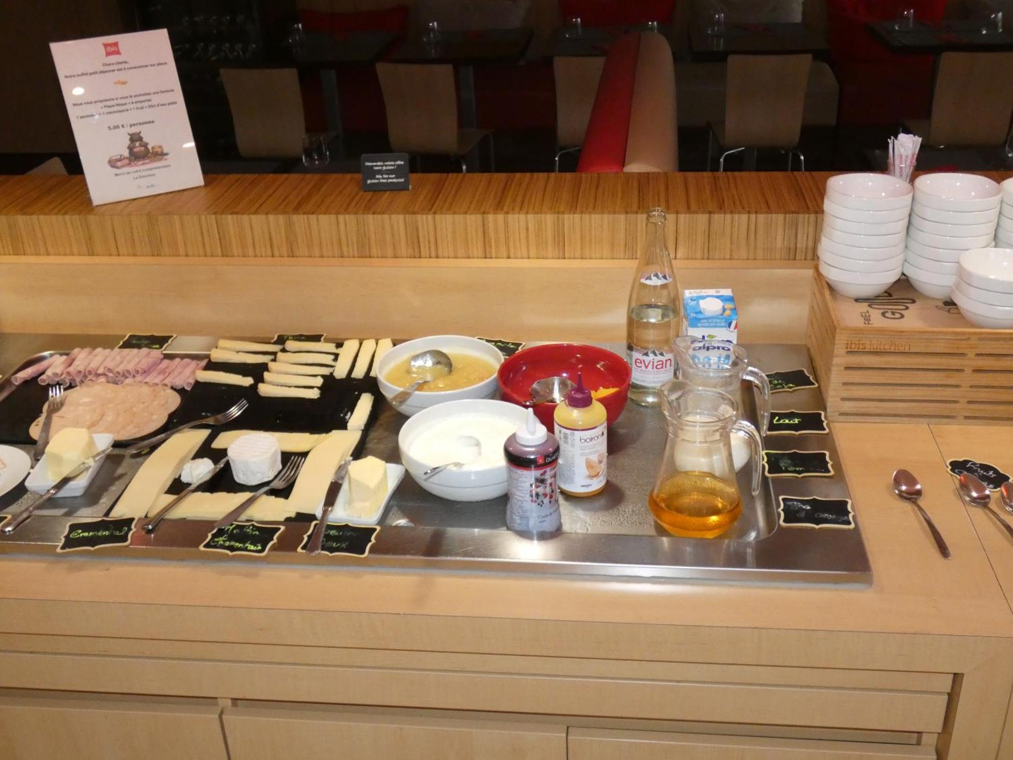 Ibis Saintes Hotel Bagian luar foto