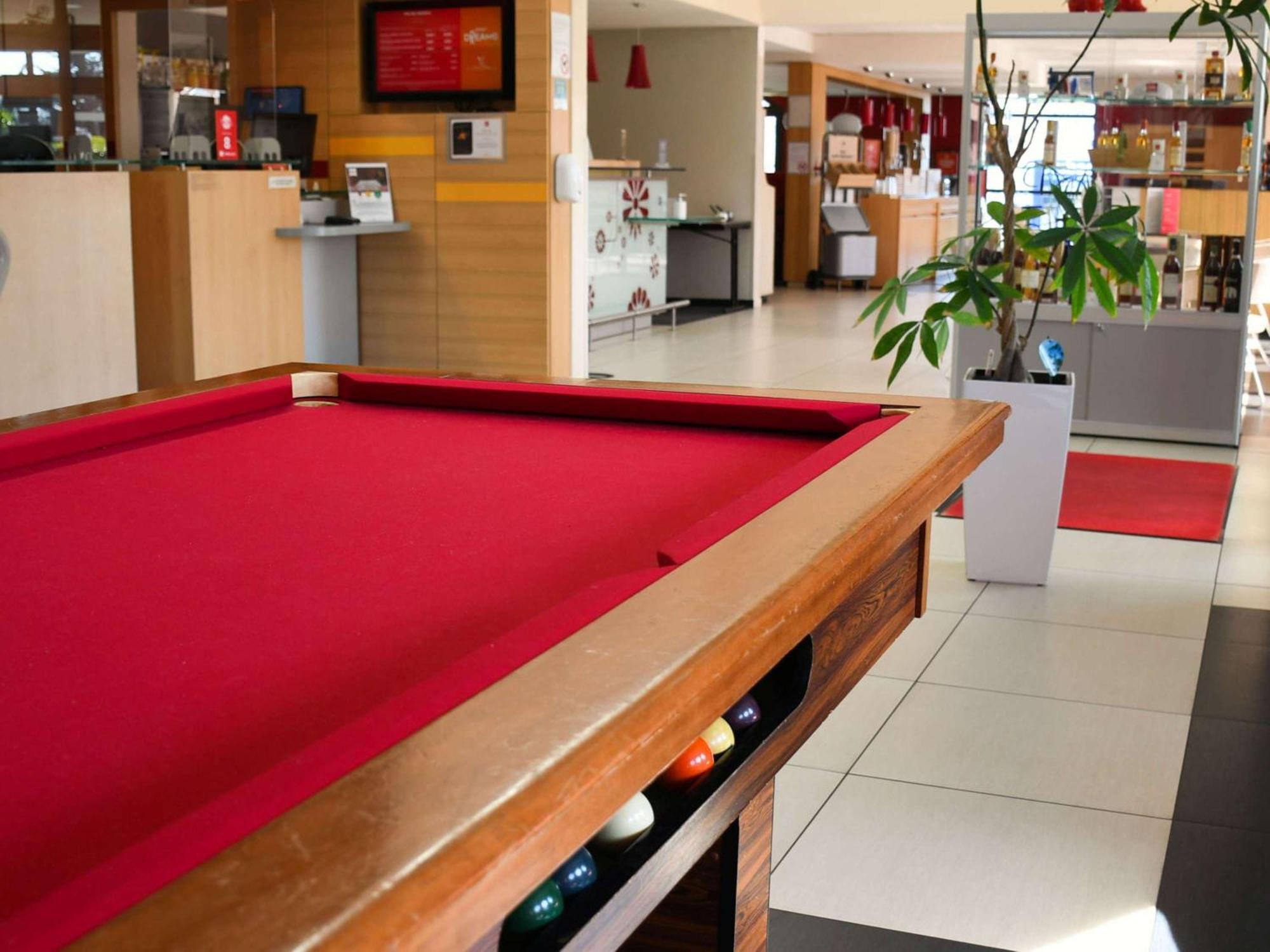 Ibis Saintes Hotel Bagian luar foto