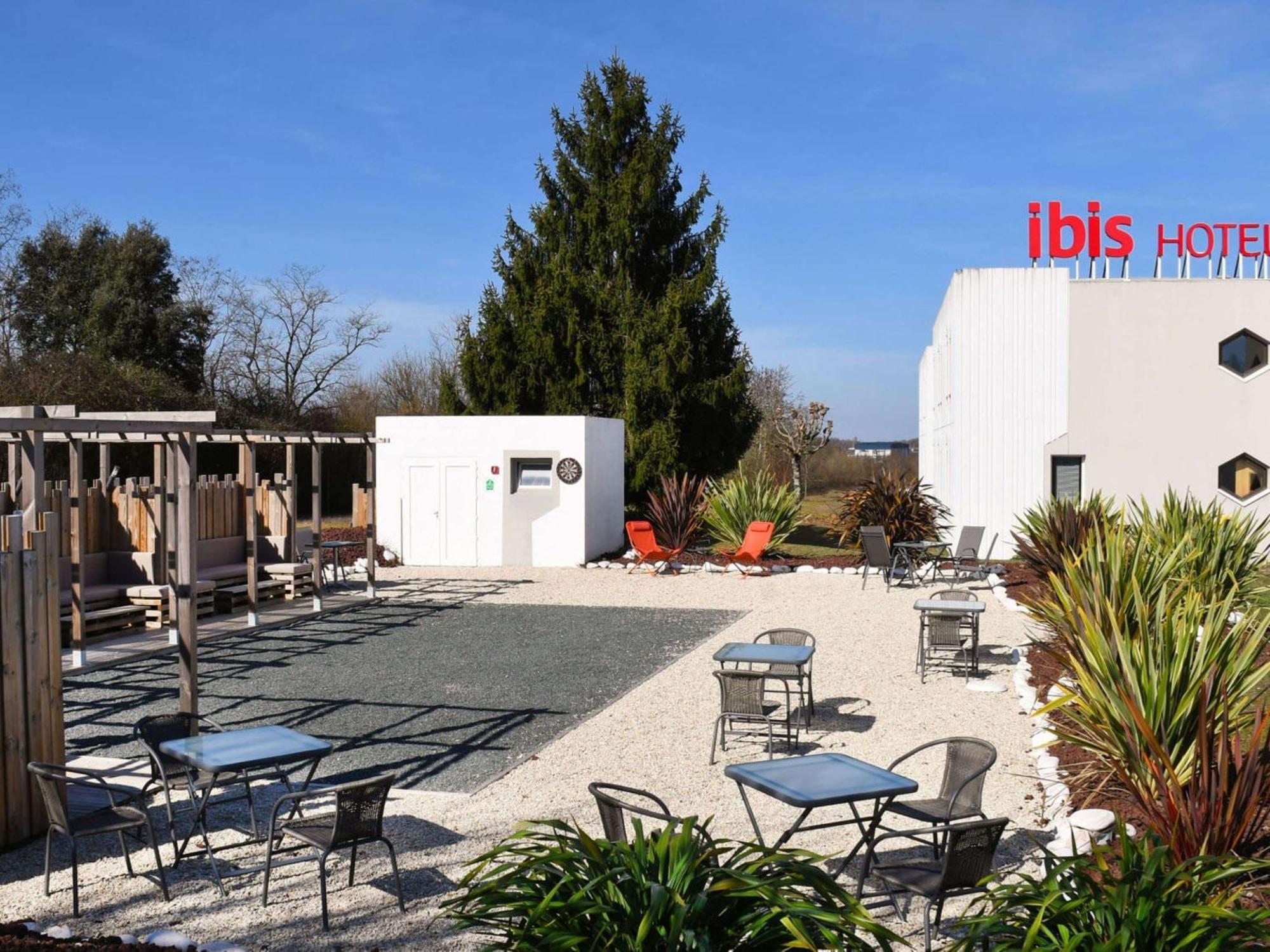 Ibis Saintes Hotel Bagian luar foto