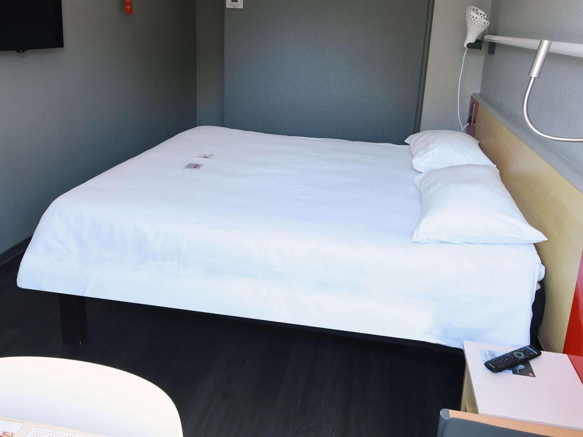 Ibis Saintes Hotel Bagian luar foto