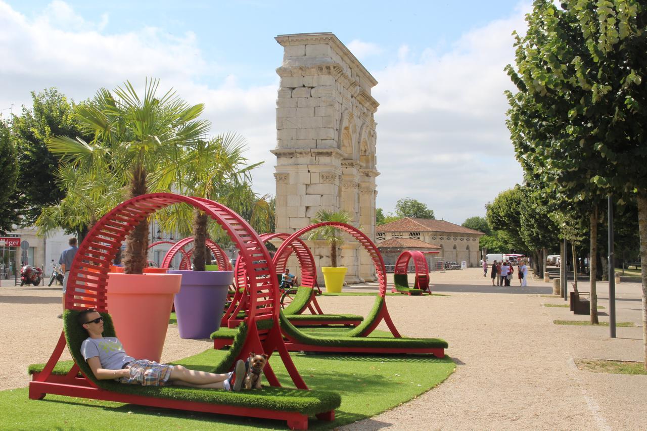 Ibis Saintes Hotel Bagian luar foto
