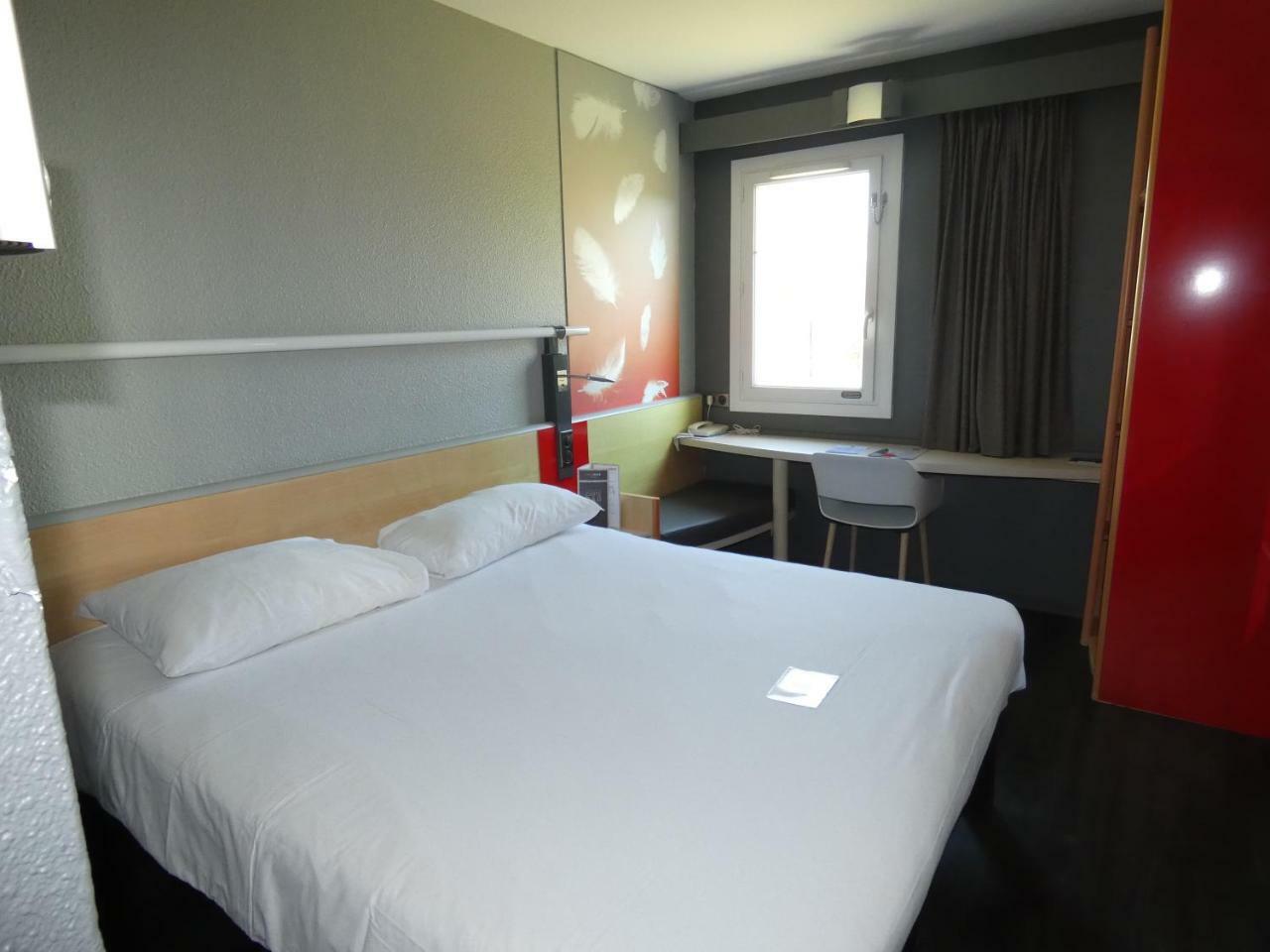 Ibis Saintes Hotel Bagian luar foto
